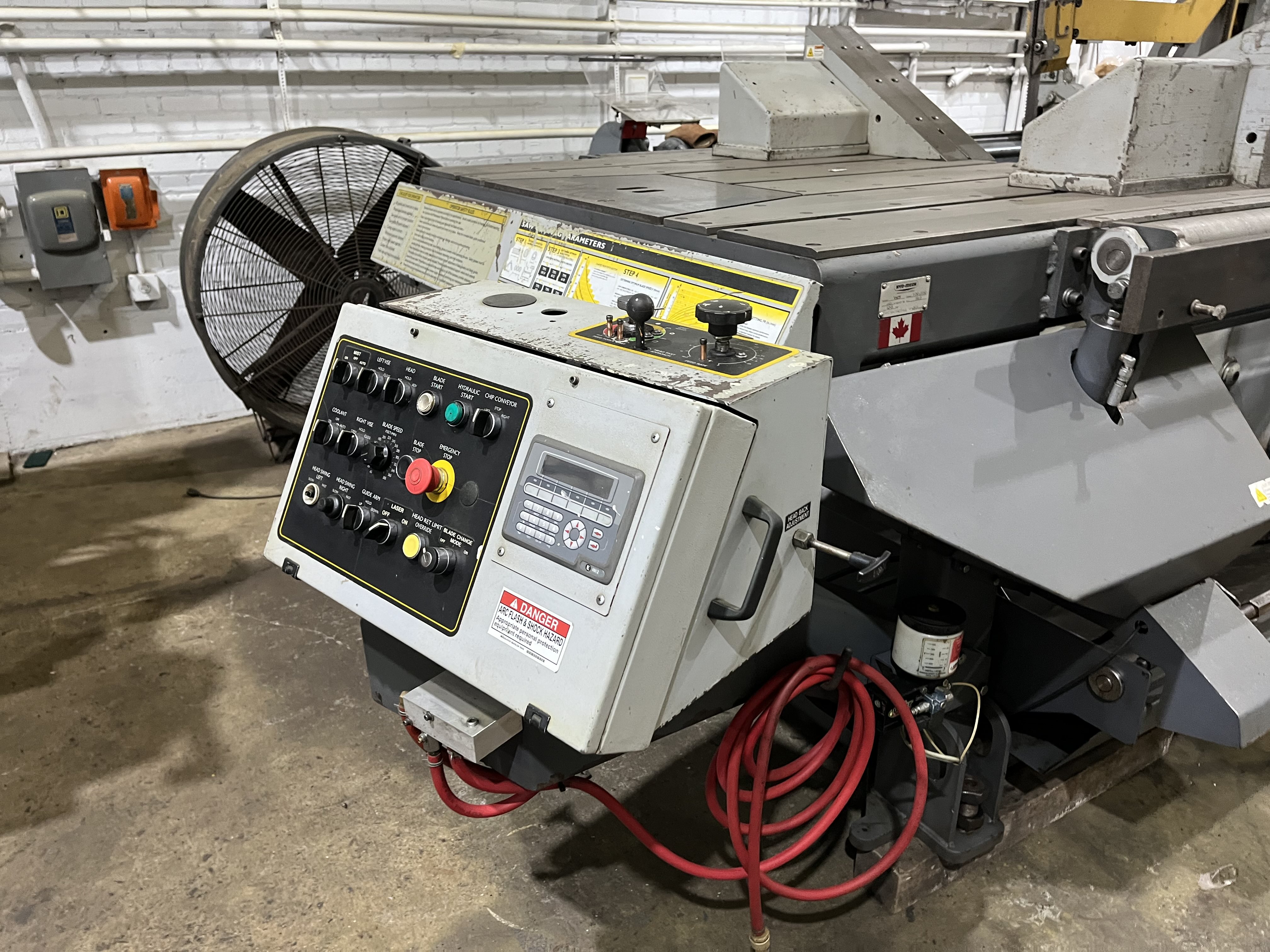 30” X 25” Hyd Mech V-25 Vertical Band Saw